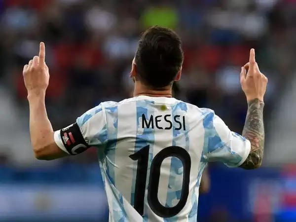 Chuyển nhượng bóng đá quốc tế 22/12: Messi gia hạn hợp đồng với PSG